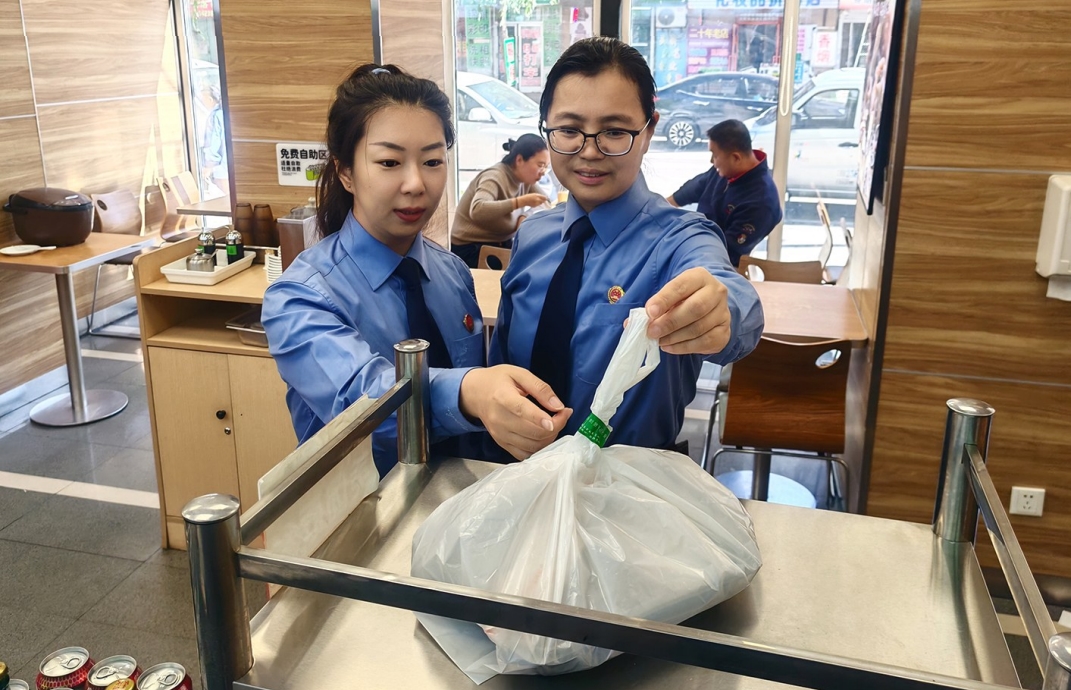 小小外卖封签 筑牢舌尖防线 